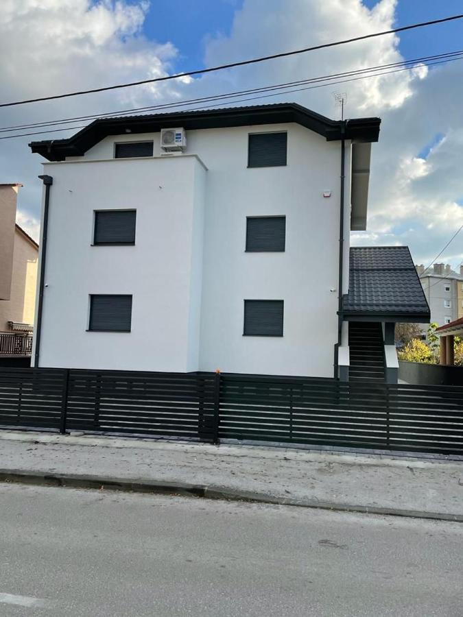 Apartmani Daisy Велика-Горица Экстерьер фото